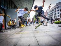 开云体育-滑板运动盛行全球，青少年参与热情高涨