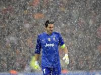 开云体育直播-布克单骑破阵，上海男篮火力全开力压马刺