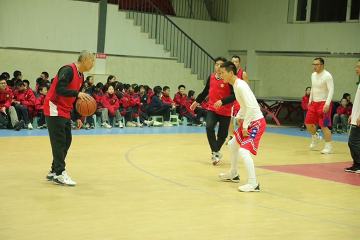 球员各展所长，比赛中展现出较高水平的简单介绍