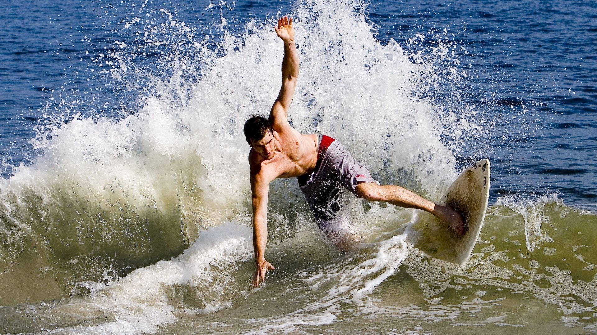 英超争冠焦点战,深圳队逆转国王